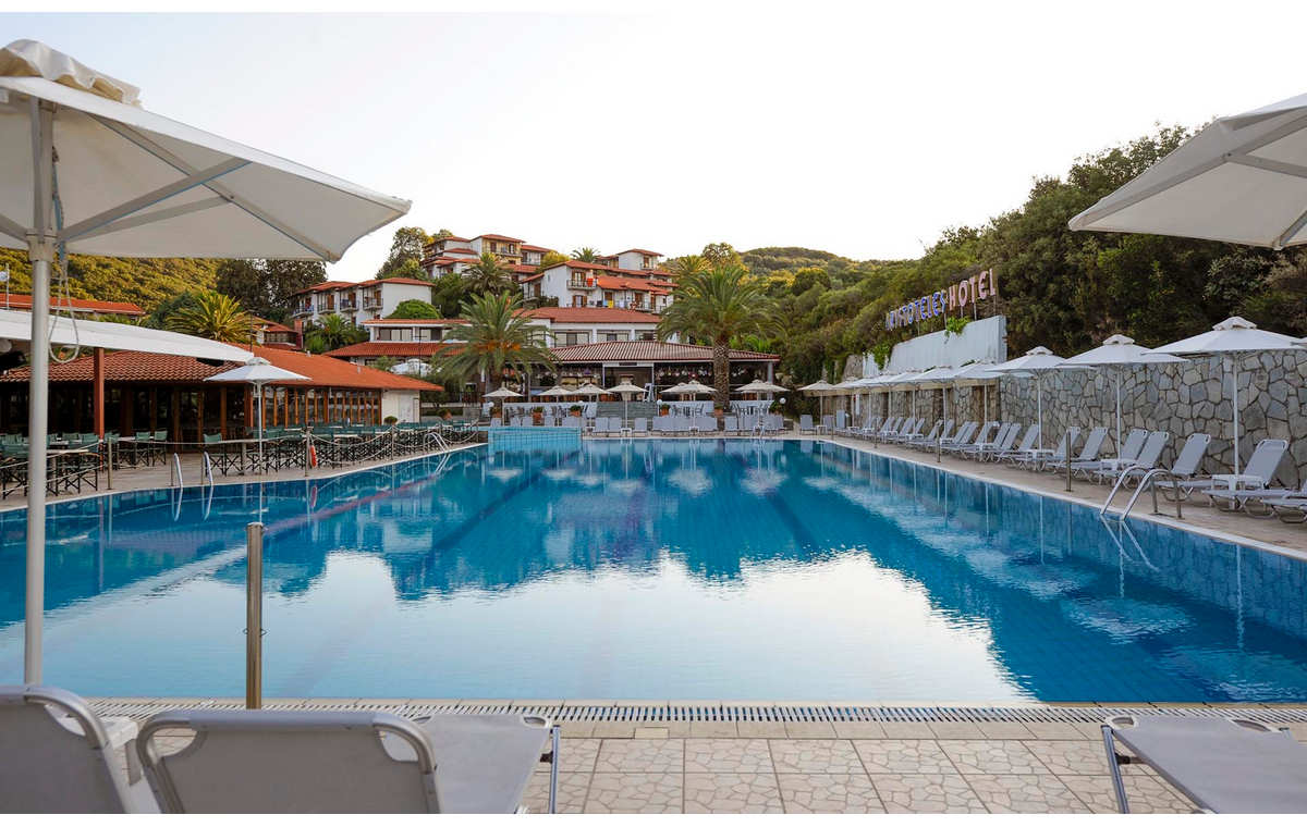 Letovanje_Hoteli_Grčka_Atos_Aristoteles_Holiday_Resort_Barcino_Tours-11.jpg