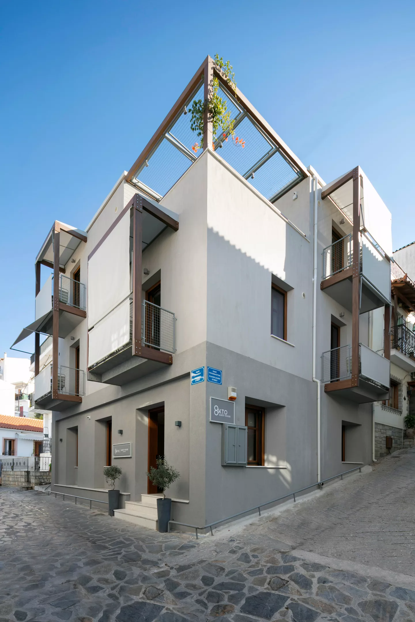 Pogled na pansionski smeštaj 8kto Guest House u Skijatosu