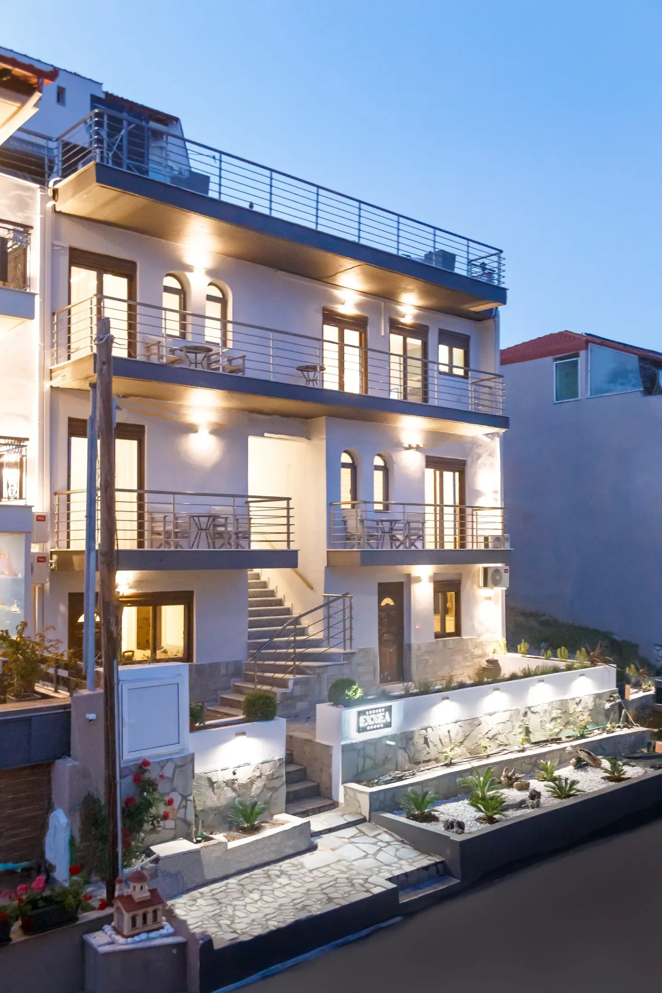 Pogled na 9 Ennea Rooms