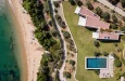 Pogled iz vazduha na Villa Plane Achilades i njen bazen i plažu