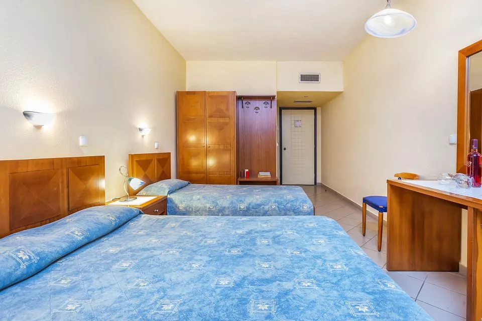 Standard triple room