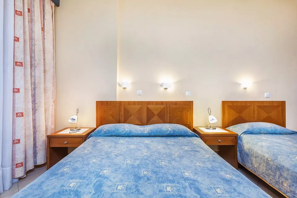 Standard triple room