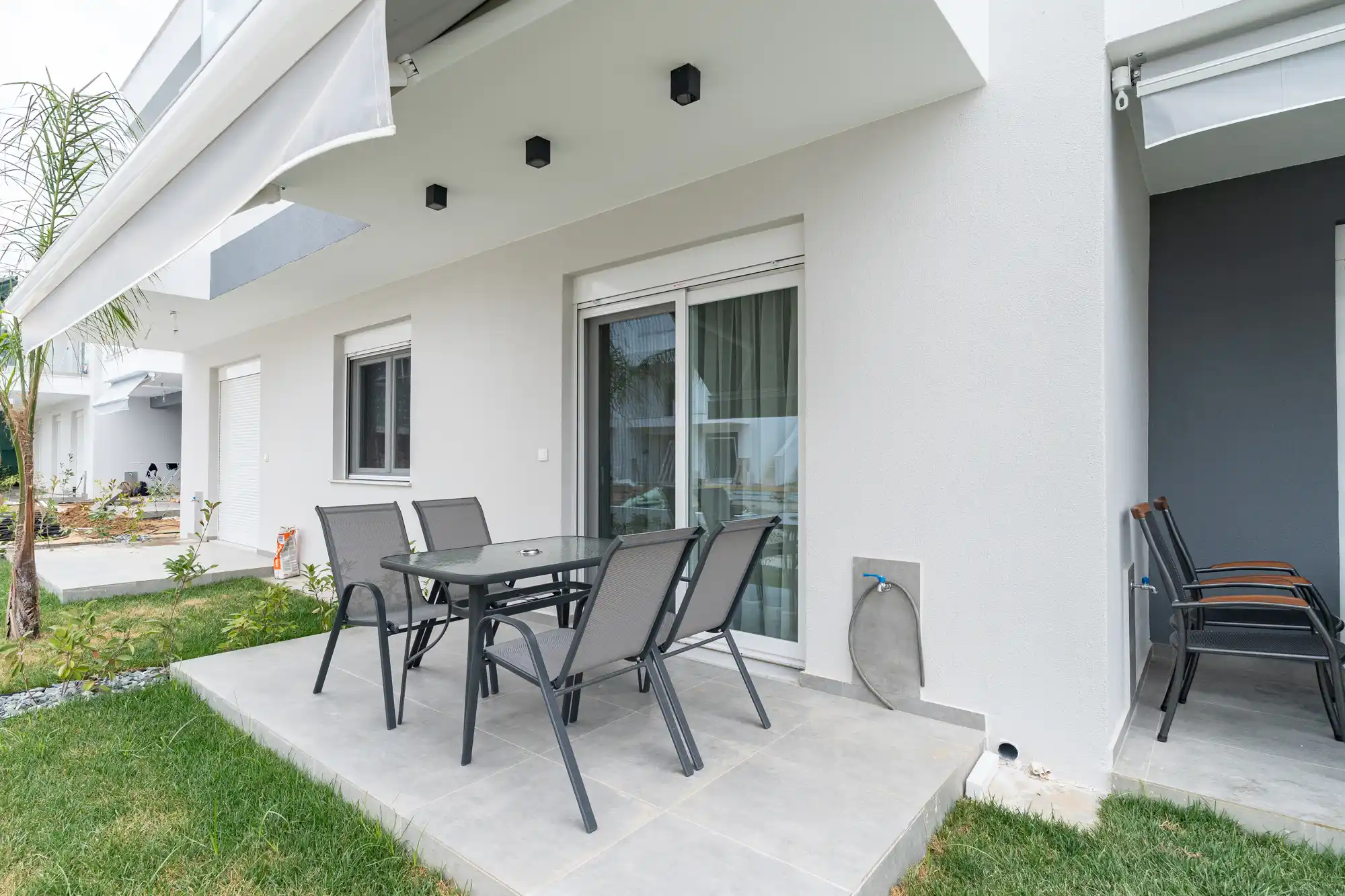 green-almond-residental-complex-001