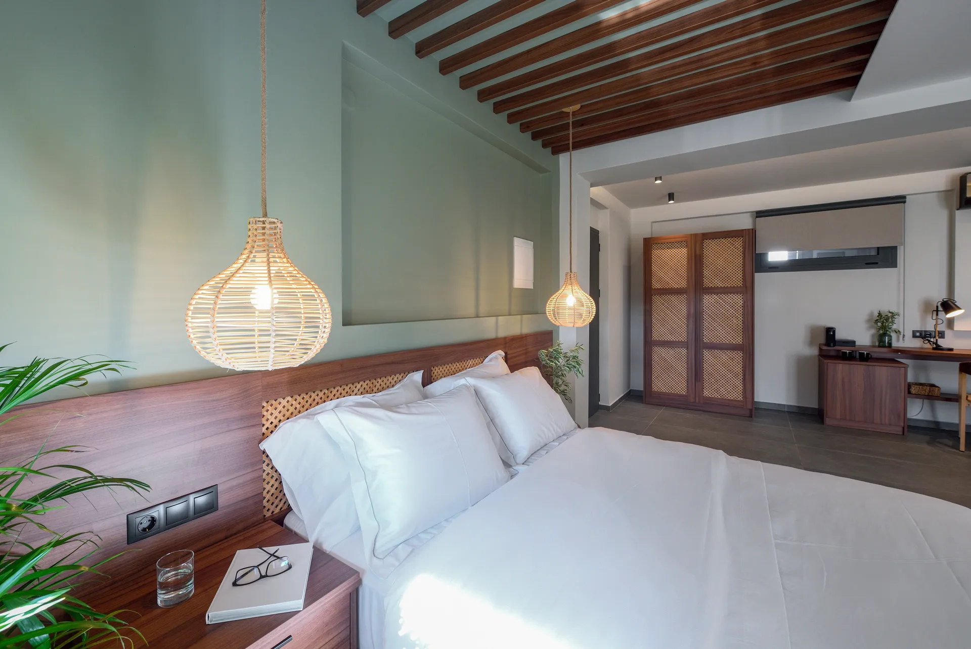 Amyntas Seafront Hotel