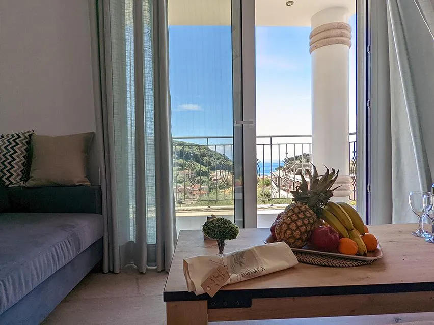 Natura Luxury Suites