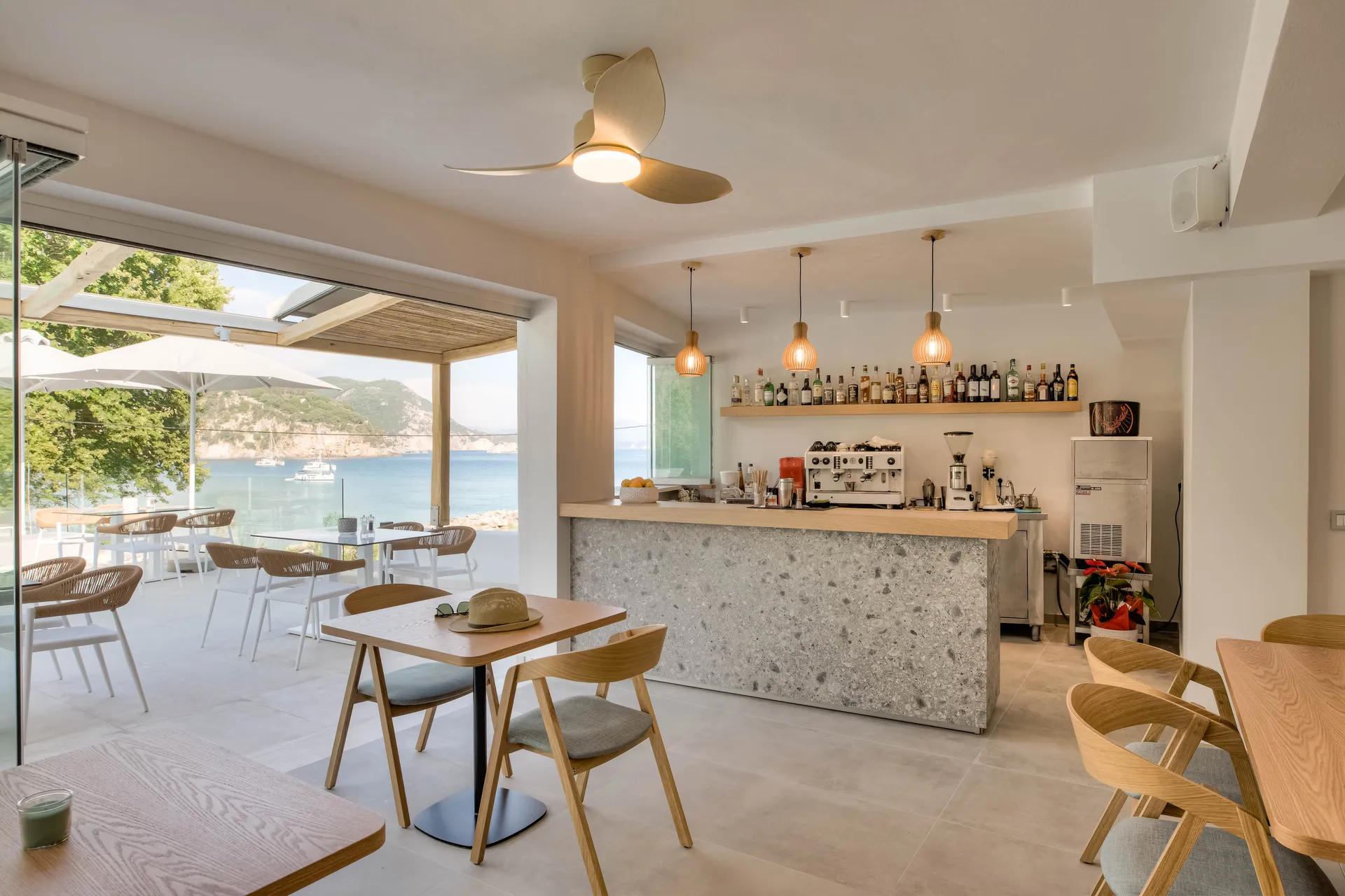 Alboro Seaside Suites