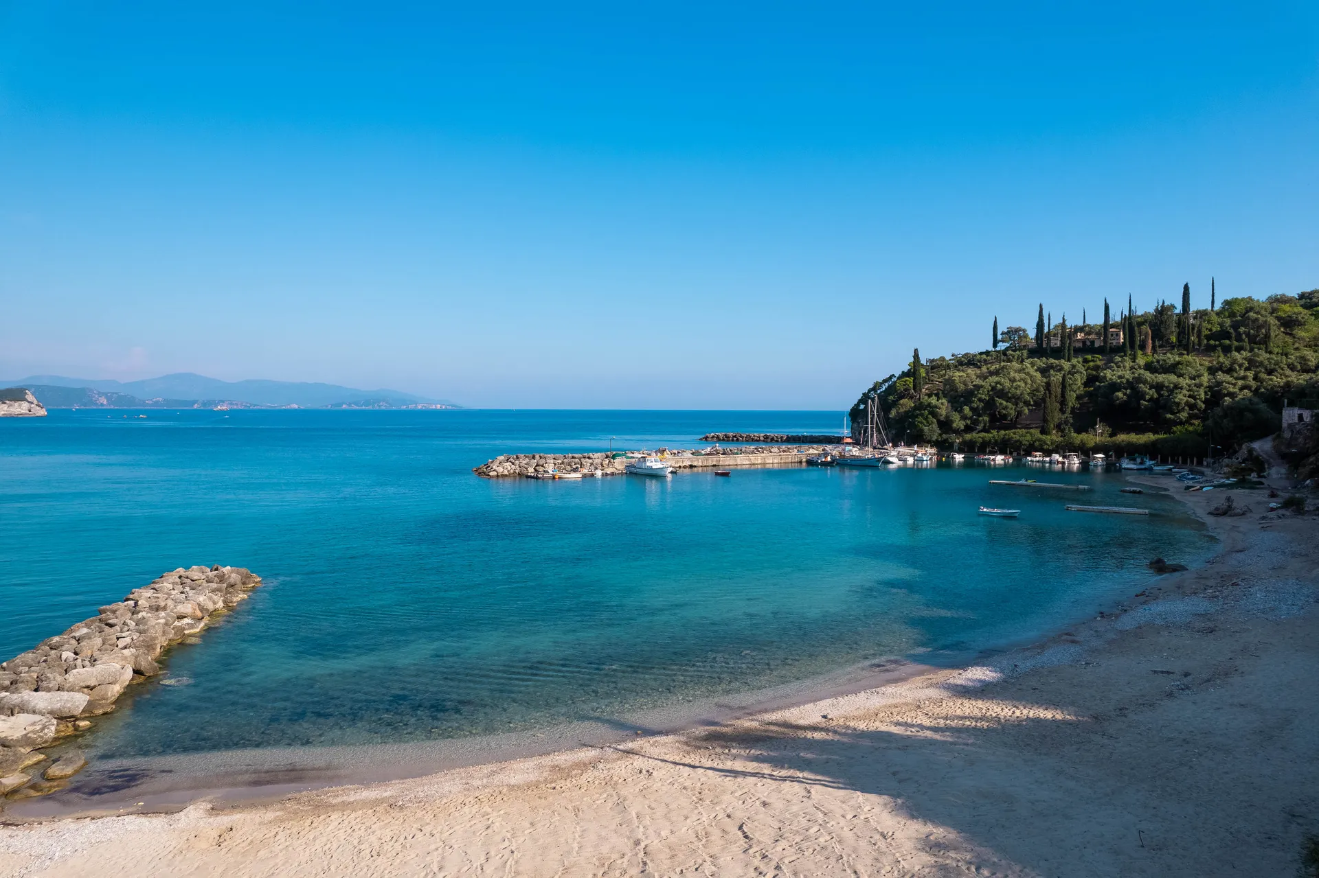 Alboro Seaside Suites