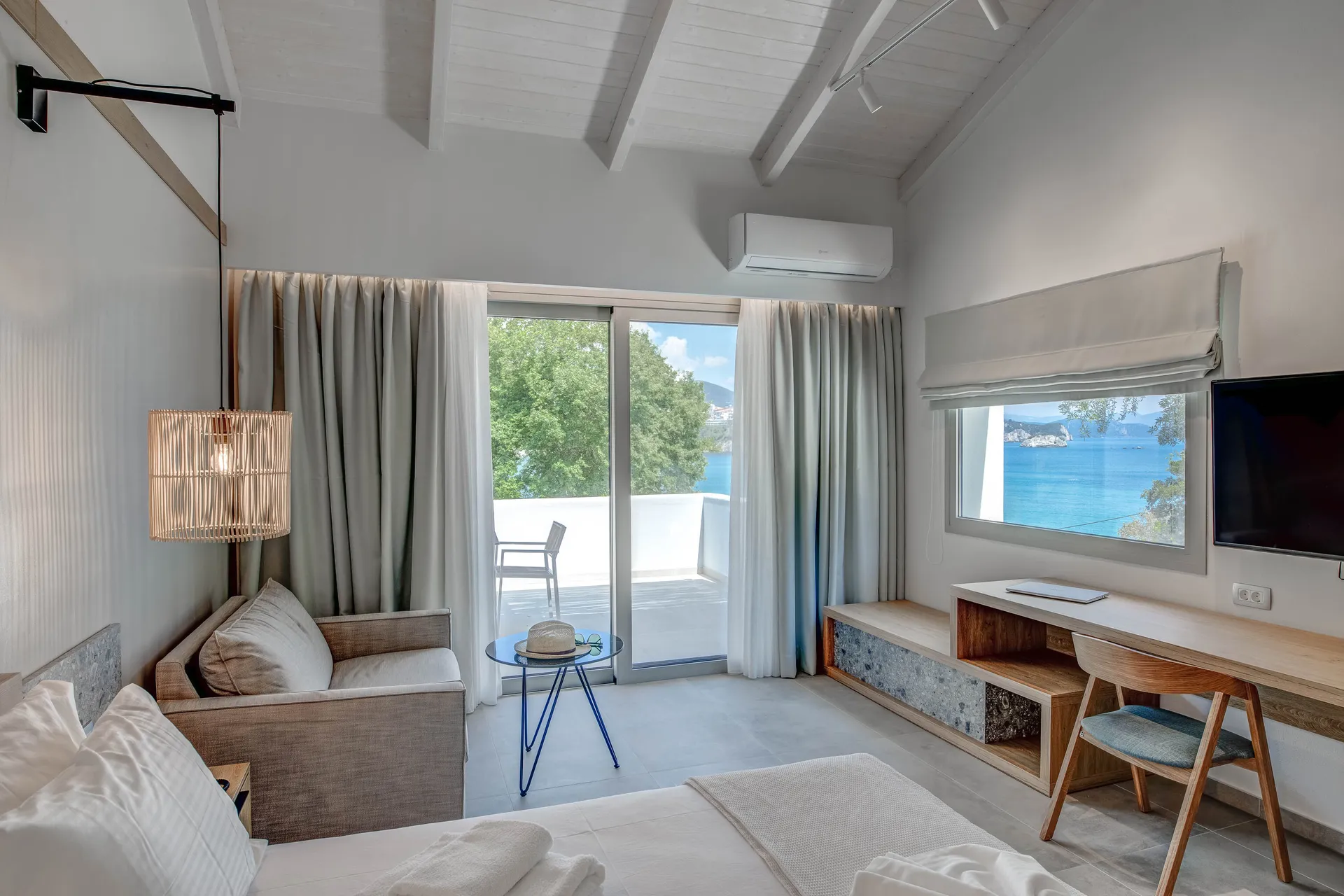 Alboro Seaside Suites