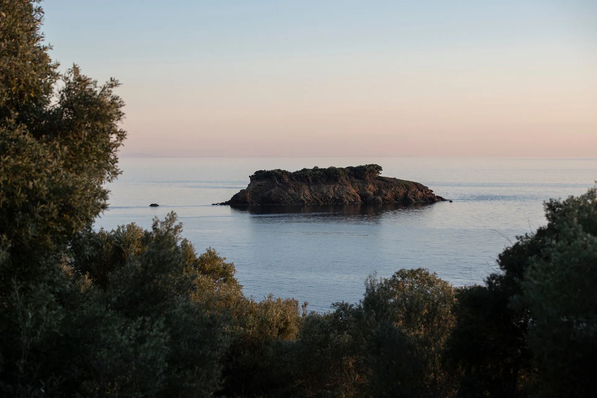 Nautical Toroni Rooms